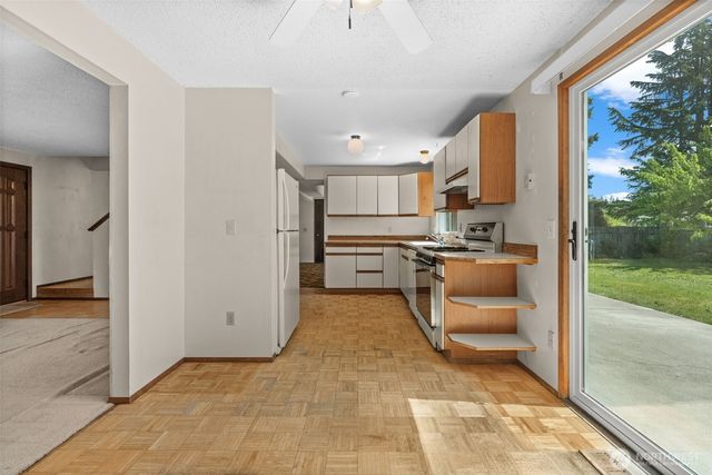 13021 SE 206th Place, Kent, WA 98031