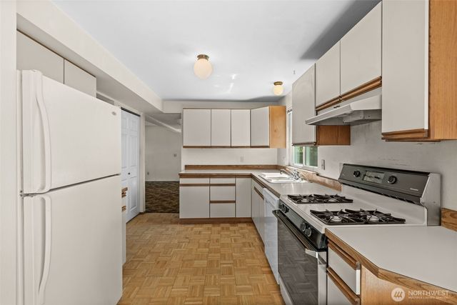 13021 SE 206th Place, Kent, WA 98031