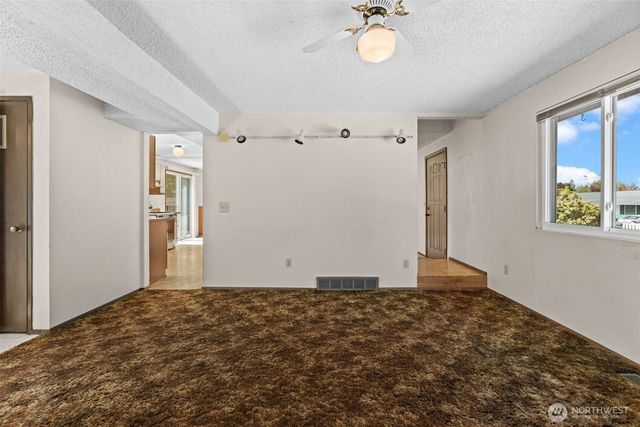13021 SE 206th Place, Kent, WA 98031