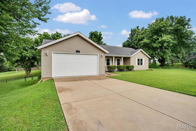 416 Richarz Drive, Fenton, MO 63026
