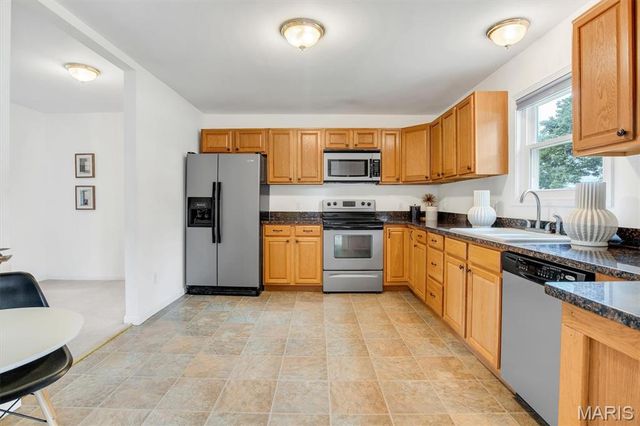 416 Richarz Drive, Fenton, MO 63026