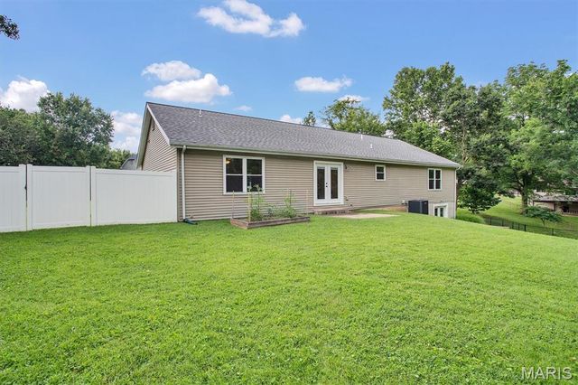 416 Richarz Drive, Fenton, MO 63026