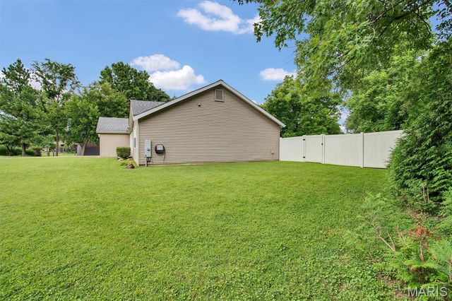 416 Richarz Drive, Fenton, MO 63026