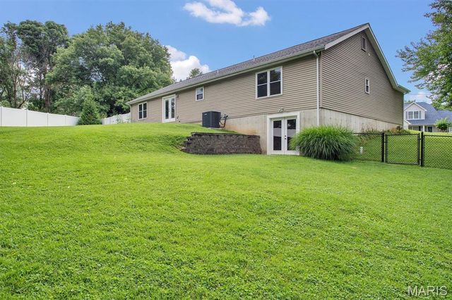 416 Richarz Drive, Fenton, MO 63026