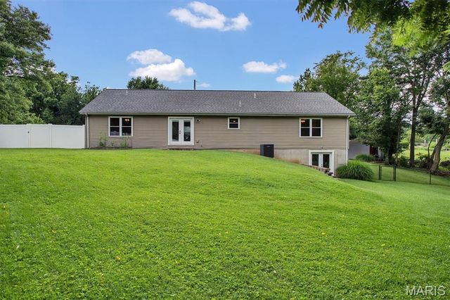 416 Richarz Drive, Fenton, MO 63026