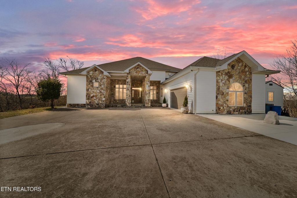 3467 Caywood Rd Rd, Dandridge, TN 37725