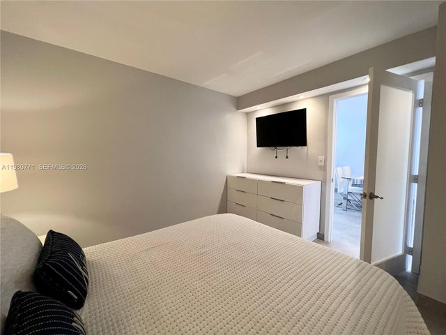 1717 N Bayshore Dr A-2044, Miami, FL 33132