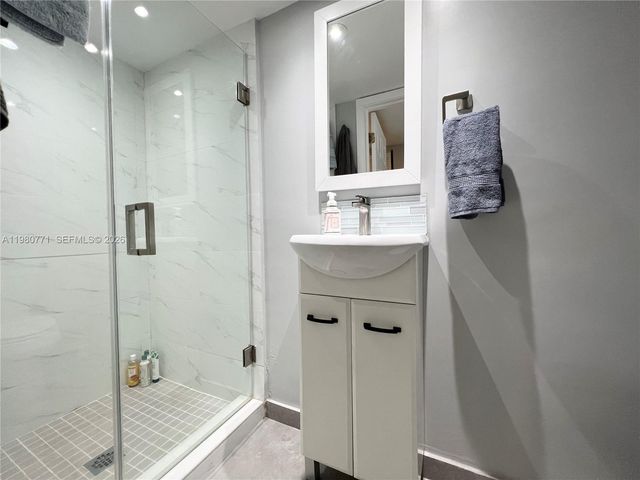 1717 N Bayshore Dr A-2044, Miami, FL 33132