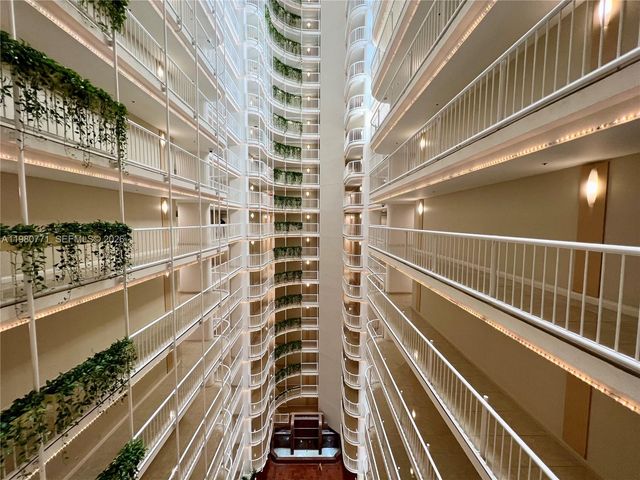 1717 N Bayshore Dr A-2044, Miami, FL 33132