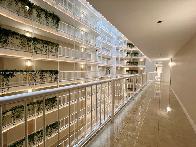 1717 N Bayshore Dr A-2044, Miami, FL 33132