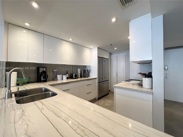 1717 N Bayshore Dr A-2044, Miami, FL 33132