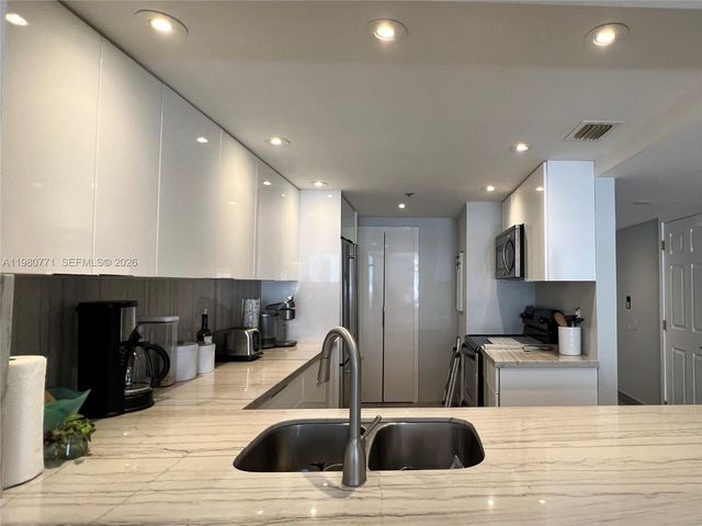 1717 N Bayshore Dr A-2044, Miami, FL 33132