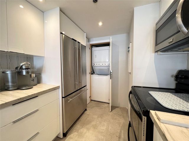 1717 N Bayshore Dr A-2044, Miami, FL 33132