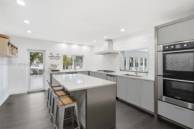 1895 NE 118th Rd, North Miami, FL 33181