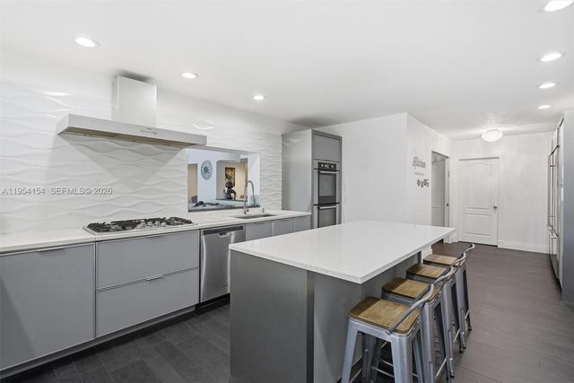 1895 NE 118th Rd, North Miami, FL 33181