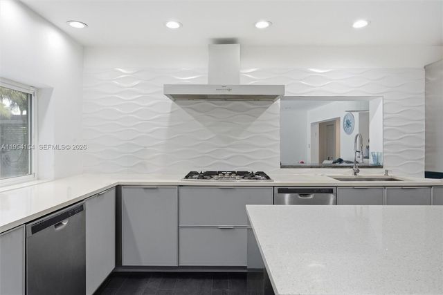 1895 NE 118th Rd, North Miami, FL 33181