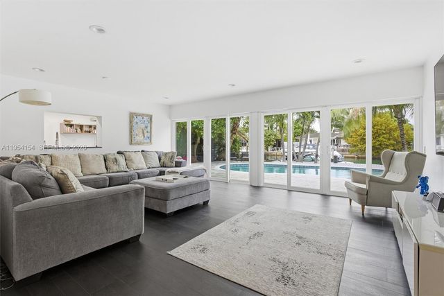 1895 NE 118th Rd, North Miami, FL 33181