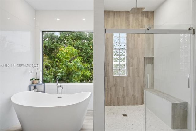 1895 NE 118th Rd, North Miami, FL 33181