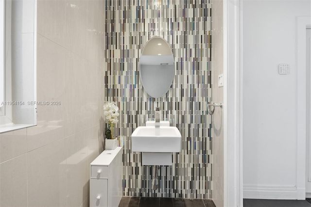 1895 NE 118th Rd, North Miami, FL 33181