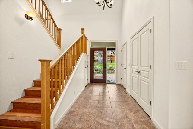 523 Strawberry Lane, Ashland, OR 97520