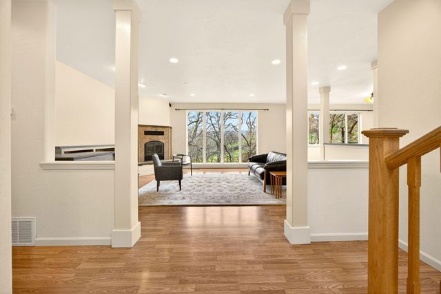 523 Strawberry Lane, Ashland, OR 97520