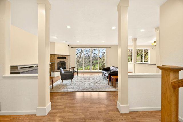 523 Strawberry Lane, Ashland, OR 97520