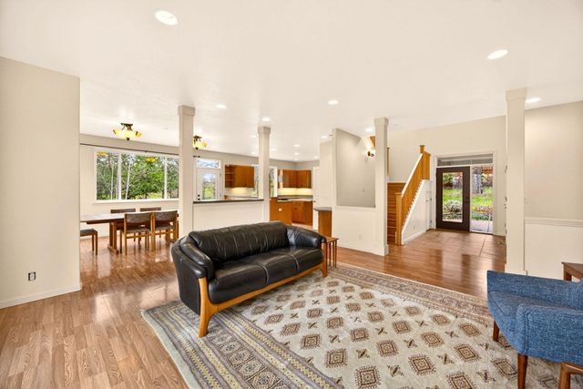 523 Strawberry Lane, Ashland, OR 97520