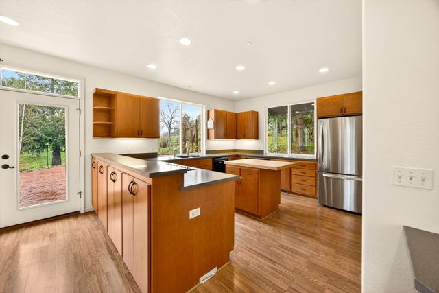 523 Strawberry Lane, Ashland, OR 97520