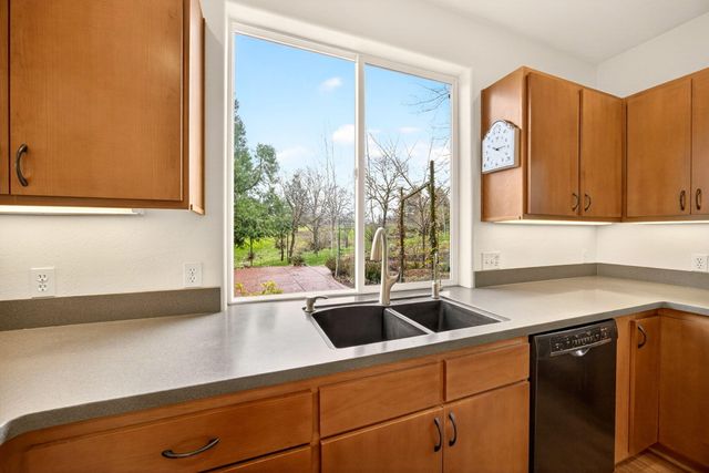 523 Strawberry Lane, Ashland, OR 97520