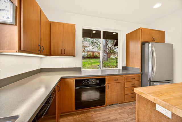 523 Strawberry Lane, Ashland, OR 97520