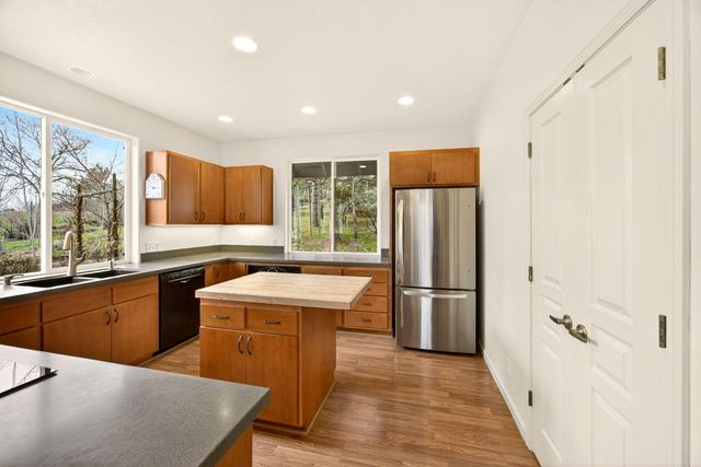 523 Strawberry Lane, Ashland, OR 97520