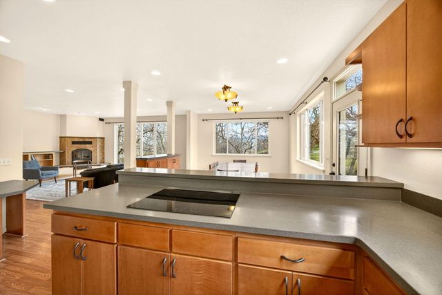 523 Strawberry Lane, Ashland, OR 97520