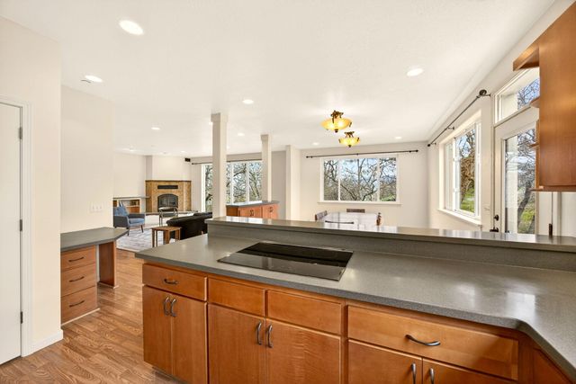 523 Strawberry Lane, Ashland, OR 97520