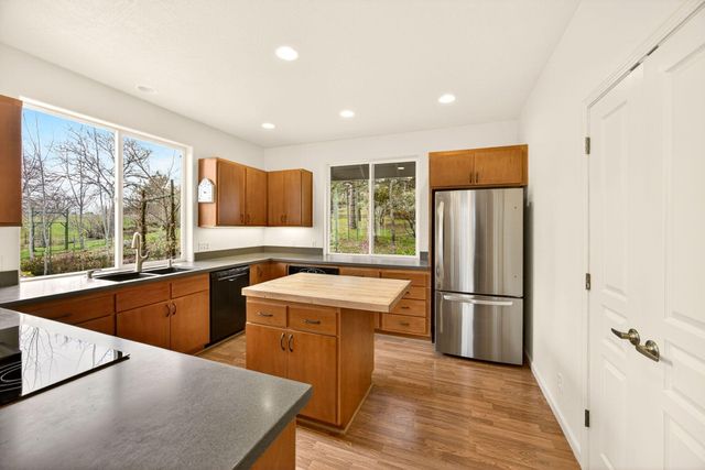 523 Strawberry Lane, Ashland, OR 97520