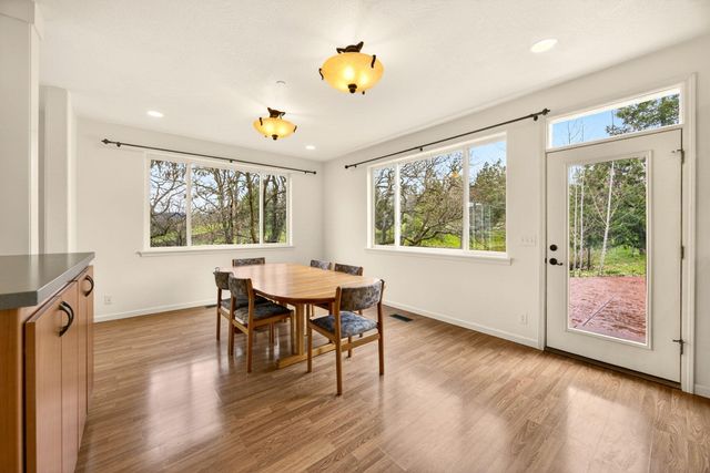 523 Strawberry Lane, Ashland, OR 97520