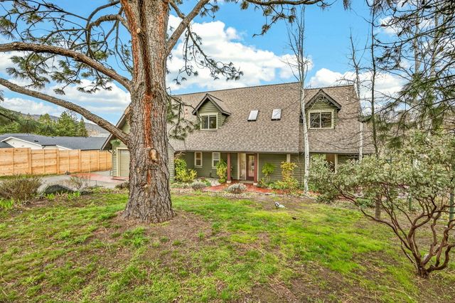 523 Strawberry Lane, Ashland, OR 97520