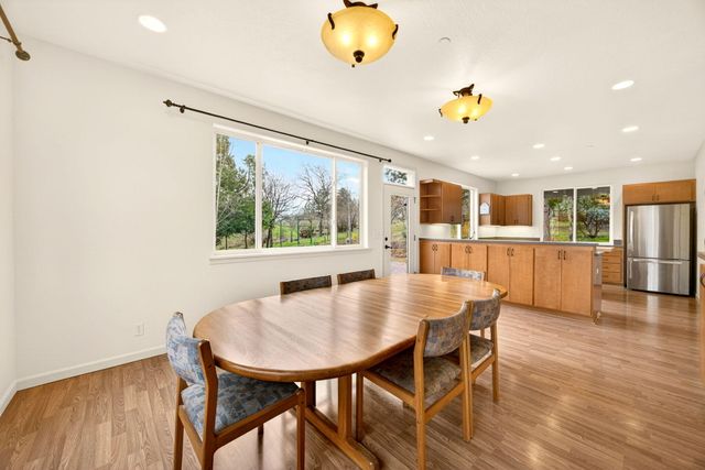 523 Strawberry Lane, Ashland, OR 97520