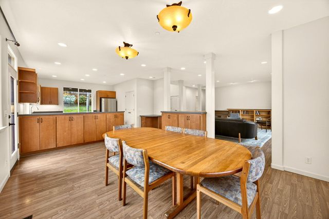 523 Strawberry Lane, Ashland, OR 97520