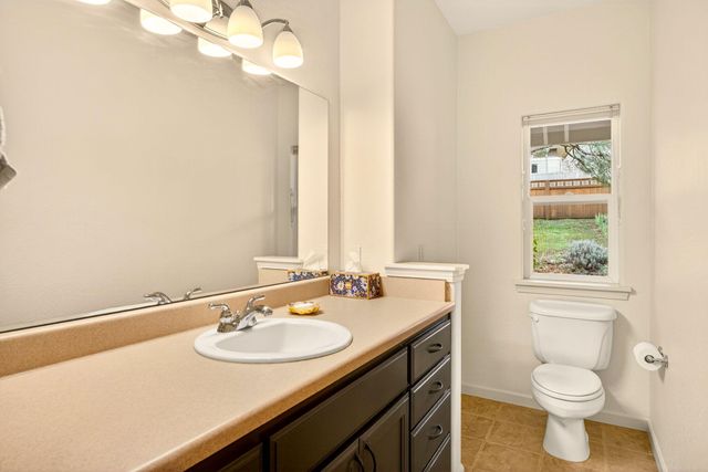 523 Strawberry Lane, Ashland, OR 97520