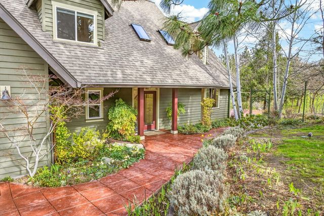 523 Strawberry Lane, Ashland, OR 97520