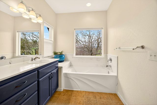 523 Strawberry Lane, Ashland, OR 97520