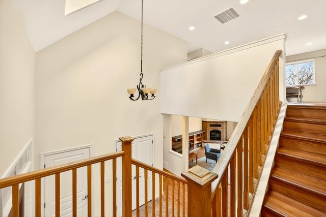 523 Strawberry Lane, Ashland, OR 97520