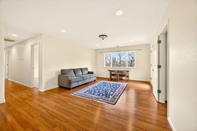 523 Strawberry Lane, Ashland, OR 97520