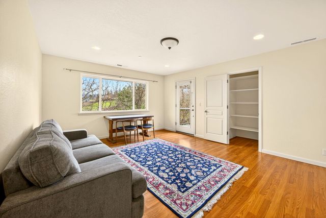 523 Strawberry Lane, Ashland, OR 97520