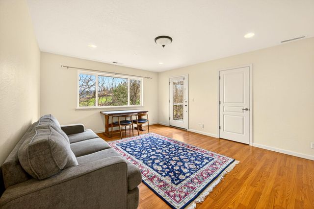 523 Strawberry Lane, Ashland, OR 97520