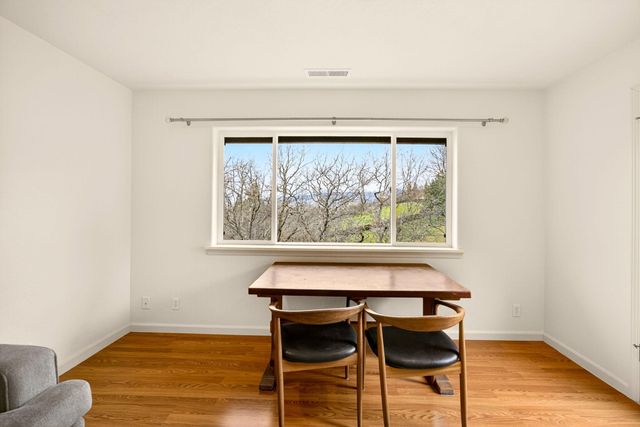 523 Strawberry Lane, Ashland, OR 97520