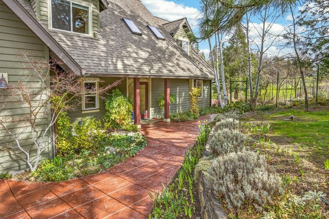 523 Strawberry Lane, Ashland, OR 97520