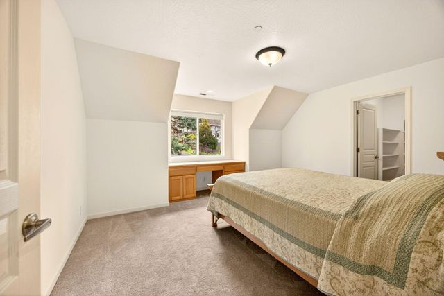 523 Strawberry Lane, Ashland, OR 97520