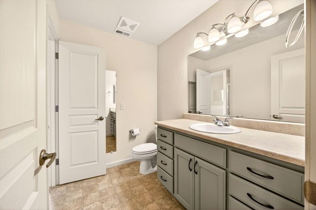 523 Strawberry Lane, Ashland, OR 97520