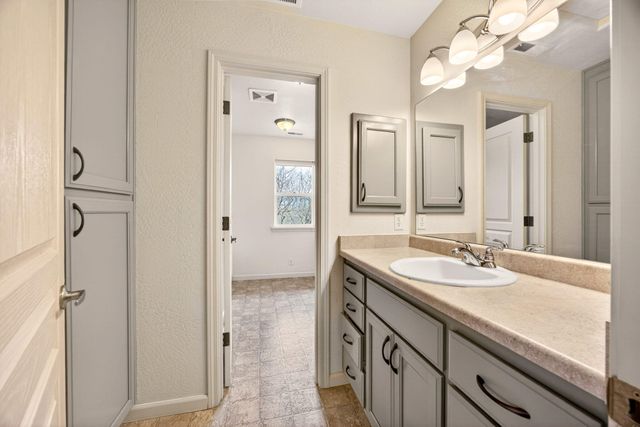 523 Strawberry Lane, Ashland, OR 97520